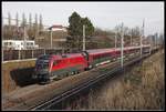 1116 237 mit Railjet bei Leonding am 30.01.2019.