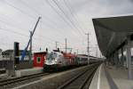 Werbelok  Bundesheer -Taurus 1116 246 auf einer seiner letzten Touren. Mit IC641 nach Salzburg fhrt er hier kommend aus Wien West in St.Plten Hbf ein. 9.4.2010