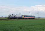 Mit einem Messwagen ist am 16.05.2011 die Polizeilok  1116 250 ber die Westbahn bei Gunskirchen gerollt.