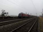 1116 204 braust bei dichtem Nebel mit Zugleistung RJ262 durch den Bhf. Redl-Zipf; 140218