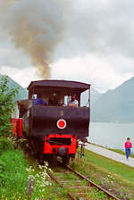 20. Juni 1990, Österreich, Lok 3 der Achensee-Zahnradbahn auf Bergfahrt kurz vor ihrem Endbahnhof. Nachdem ich gestern in der neuen Ausgabe meiner Eisenbahn-Zeitschrift einen sehr traurigen Artikel zur Zukunft dieser Bahn fand, habe ich ein paar meiner Fotos von deren Vergangenheit herausgekramt.