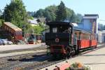 Zahnradlok Nr 4 လHannahဝ der Achsenseebahn mit Regionalzug R5 Jenbach-Achensee Schiffsstation auf Bahnhof Jenbach am 2-8-2013.