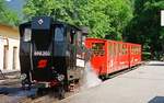  Ein bisschen Dampf geht alleweil  21.07.2002, St.Wolfgang, Schafbergbahn, Lok 999.203 mit zwei Vorstellwagen vor der Bergfahrt.