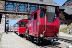  Z12  der Schafbergbahn wartete vor ihrer Talfahrt am 26.05.16 auf der Schafbergspitze einen Gegenzug ab.