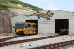 NSBB 11 verlsst am 04.08.2012 die Bergstation Hochschneeberg, whrend in der Station NSBB 12 auf die Abfahrt wartet.

