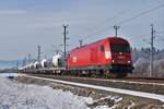 Nach länger Zeit verirrt sich am 22.1.2024 wieder mal eine ÖBB 2016 in die Weststeiermark um Baumaschinen der Koralmtunnel Baustelle zu holen.
Hier steht die 2016 086 mit einem Ganzzug im Bahnhof Wettmannstätten und wartet auf die Abfahrt Richtung Graz.