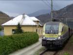 Die ES 64 U2-081 von Cargo Serv am 19.04.2008 mit einem Erzzug bei einer Zugkreuzung mit unserem Sonderzug im Gesuse.