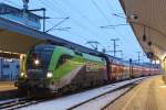 1116 142 mit dem R 2213  Stift Klosterneuburg  von Unter Retzbach (R H1H) nach Wien Meidling (Mi), hier zum sehen im Bahnhof Wien Floridsdorf (F); am 26.01.2013