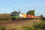 193 734 der ELL führte am Morgen des 25.10.20 einen Containerzug durch Jeßnitz Richtung Bitterfeld.