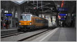 193 214 mit ihrem RGJ 1034 von Wien nach Prag, am 10.12.2017 am Wiener Hbf auf Bahnsteig 11 bereitgestellt.