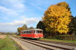 Fast wie vor 60 Jahren fährt der GKB VT10.02 in den Bahnhof Gleinstätten ein.