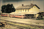 Abfahrbereit am Hausbahnsteig steht dieser VT10  ... 

Modellbahnhof Wies Eibiswald. 
11.01.2020