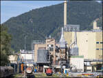 Die Kleine in der Gro�en weiten Industrie Welt .
