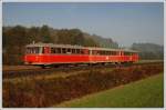 LPVZ 8505 (Graz-Deutschlandsberg) im Oisnitzgraben am 11.10.2008 kurz nach der Haltestelle Oisnitz-St. Josef aufgenommen. Grund der Leerzugsfahrt: Der Zug wurde in Deutschlandsberg fr eine ca. 150 Kopf starke private Reisegruppe bentigt. Dreiteilig ist der Rote Blitz nur sehr selten anzutreffen.
