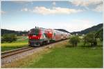 Die von der GKB angemietete Diesellok 218 256 fhrt mit einer Dostogarnitur als R8419 von Graz Hbf. nach Kflach.
Krottendorf 18.6.2010