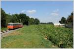 VT 10.02 + VB 10.12 bei der Rckfahrt von Bad Radkersburg nach Graz als R 19682 in Purkla am 11.7.2010 anlsslich einer Sonderfahrt  125 Jahre Radkersburger Bahn 
