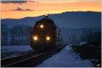 Im letzten Abendlicht fhrt DH 1700.1 der GKB in Richtung Graz.