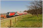 218 256 mit dem als S6 verkehrenden R 4374 von Wies-Eibiswald ber Werndorf nach Graz, am 30.3.2011 kurz vor Deutschlandsberg auf der Leibenfelder Hhe aufgenommen.