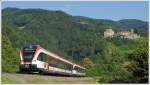 5063 011 und 5063 009 als R 8553 von Graz ber Lieboch nach Wies-Eibiswald am 16.6.2011 auf der Leibenfelder Hhe mit Blick auf die Burg Deutschlandsberg aufgenommen.