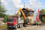 Eine Baustelle Jagd die nächste . Nach 1,7 Kilometer Neulage zwischen Frauental Bad Gams und Deutschlandsberg erhielt der Bahnhof Groß Sankt Florian einen neuen Fahrweg auf den Gleisen 2 und 4.
Ab Gestern Abend wird in Deutschlandsberg gebuddelt. 