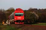 Die  Künstlerische  Beklebung der Dosto Wagen der Graz Köflacher Eisenbahn mag Geschmackssache sein. BS 205 mit seinem Satten Rot an der Stirn ist allerdings genau mein Fall. 17.04.2015 bei Wies Markt 