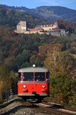 Wenn man auf Ihn wartet kann man das knattern und quietschen schon von weitem vernehmen. Der Ürdinger-Schienenbus VT 10.02 mit einer Sonderfahrt bei Deutschlandsberg am 23.10.2016 