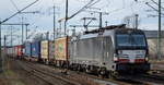 LTE Logistik- und Transport GmbH, Graz [A] mit der MRCE Vectron  X4 E - 621  [NVR-Nummer: 91 80 6193 621-0 D-DISPO] und dem Taschenwagenzug aus Tilburg (Niederlande) Richtung Rzepin (Polen) am
