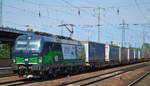 LTE Logistik- and Transport- GmbH mit ELL Vectron   193 263 [NVR-Number: 91 80 6193 263-1 D-ELOC] und KLV-Zug aus Polen Richtung Rotterdam am 18.07.18 Bf. Flughafen Berlin-Schönefeld.