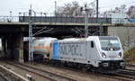 LTE Logistik- and Transport- GmbH mit der Rpool  187 312-4  [NVR-Number: 91 80 6187 312-4 D-Rpool] und Ganzzug Druckgaskesselwagen (leer) Richtung Stendel am 21.12.18 Berlin-Springpfuhl. Einen herzlichen Weihnachtsgruß an den TF !!! 