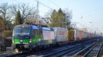 LTE Logistik und Transport GmbH, Graz [A] mit der ELL Vectron  193 733  [NVR-Nummer: 91 80 6193 733-3 D-ELOC] und Taschenwagenzug aus Rotterdam Richtung Poznan (Polen) am 05.12.19 Berlin Hirschgarten.