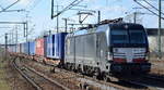LTE Logistik-und Transport GmbH, Graz [A] mit der MRCE Vectron  X4 E - 621  [NVR-Nummer: 91 80 6193 621-0 D-DISPO] und Taschenwagenzug Richtung Poznan (Polen) am 05.03.20 Bf.