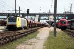 189 910 am Ende des LTE-Zuges 96393 Passau - Hegeyshalom (Danke an H.P. Reschinger fr die Zugnummer!) beim kurzen Halt im Bahnhof Wels am 31. Juli 2007.