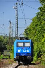 Der frhe Vogel findet den besonderen  Wurm : Erstmalig in Neuoffingen, Richtung Gnzburg, steht in einem der Auszugsgleise 185 528-7 der LTE.