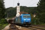 185 528 mit einem Gterzug am 26.08.2009 in Wernstein.