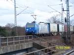 Am 25.03.2006 wurde 185 528-7 der LTE vor dem DGS 43938 in Frankfurt-Niederrad abgelichtet. EVU in Deutschland ist fr diesen Zug ist Rail4Chem, der von Graz ber Passau und Maintal Ost nach Rheinhausen Pbf fhrt. Den Fahrplan findet man unter www.railfan.de. Aber was sind schon Fahrplne im Gterverkehr? Oft Makulatur oder ein Richtwert.