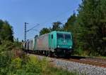 185 608 + 185 676 mit einem Getreidezug am 23.08.2012 unterwegs bei Laaber.