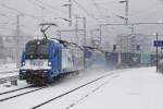 1216 910 und 1216 920 zeihen am 1.02.2015 einen Güterzug durch Bruck an der Mur.