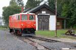 NOVOG V12 (ex ÖBB 2095.12, Hersteller: SGP-Floridsdorf, Bauj.: 1961, Fab.Nr.: 18156) am 24.September 2025 beim Lokschuppen in Groß Gerungs.