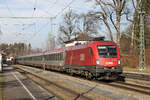 ÖBB 1116 275 fährt mit EC 113 nach Klagenfurt durch den Bahnhof Aßling, 17.12.2021