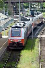 BREGENZ (Vorarlberg), 09.05.2023, Zug 4748 502-3 als S1 nach Lindau-Insel bei der Einfahrt in Bregenz