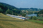 Der ÖBB-Triebwagen 4030 304 fährt im Jahr 1994 als Regionalzug R 4659 (Linz - Kleinreifling) durch das Ennstal und befindet sich zwischen Lahrndorf und Dürnbach