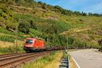 ÖBB 1016 028 mit Güterzug in Oberwesel, Juli 2025.
