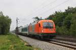 1216 902 von RTS mit ungarischen Wagen und einem Vectron im Schlepp am 15.05.2011 in Haar.