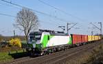 Siemens Rail Systems 193 821, vermietet an SETG, befördert einen KLV-Zug am 28.03.17 zwischen Bohmte und Ostercappeln in Richtung Osnabrück.