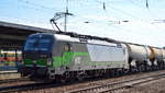 SETG - Salzburger Eisenbahn TransportLogistik GmbH, Salzburg [A] mit der ELL Vectron  193 736  [NVR-Nummer: 91 80 6193 736-6 D-ELOC] und Kesselwagenzug (Kreideschlamm aus Tschechien) am 17.08.20