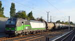 Salzburger Eisenbahn Transport Logistik GmbH, Salzburg [A] mit der ELL Vectron  193 722  
 [NVR-Nummer: 91 80 6193 722-6 D-ELOC] und einem Kesselwagenzug (Kreideschlamm) am 04.09.22 Berlin Blankenburg. 