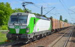 SETG mit Rpool Vectron 193 814  [NVR-Number: 91 80 6193 814-1 D-Rpool] und Containerzug für Holzhackschnitzel-Transporte am 09.05.18 Bf.