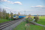 193 218 ELL/SETG  Ludwig van Beethoven  mit einem Mercer Hackschnitzelzug bei Oberdachstetten Richtung W�rzburg, 28.04.2022