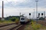 ES 64 U2 - 101 (182 601-5) SETG & ES 64 U2 - 102 (182 602-3) Raildox im Doppel mit einem leeren Holzzug bei der Einfahrt in Rathenow. Netten Gru zurck!! 04.09.2011