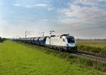 ES 64 U2 101 (182 601) der Salzburger Eisenbahn Transportlogistik GmbH mit einem Gterzug am 10.09.2012 unterwegs bei Plattling.